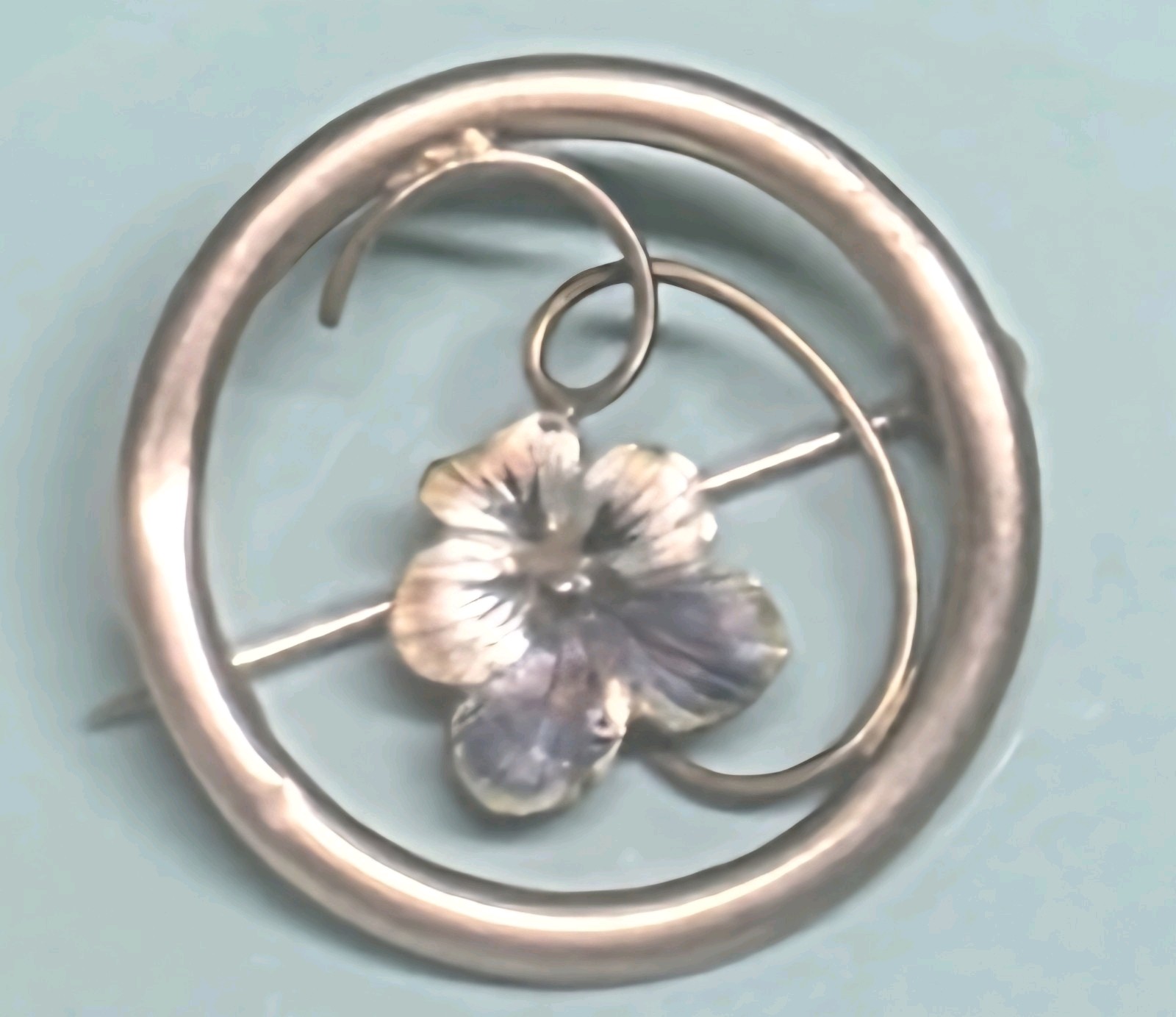 Antique Nouveau Victorian 14K gold and purple enameled pansey brooch – 1″