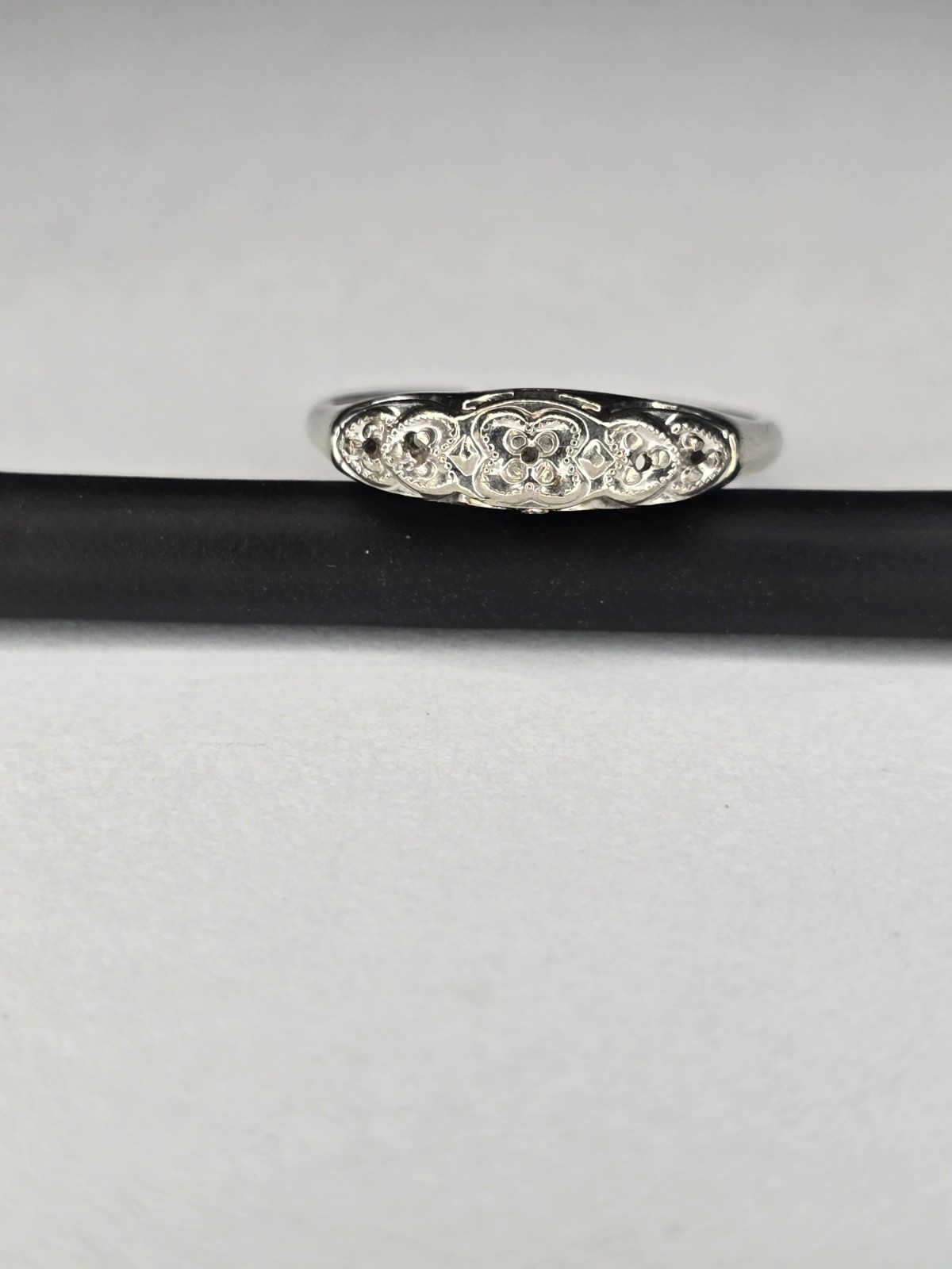 14k White Gold Antique Wedding Ring 5 dimond illusion Size 6