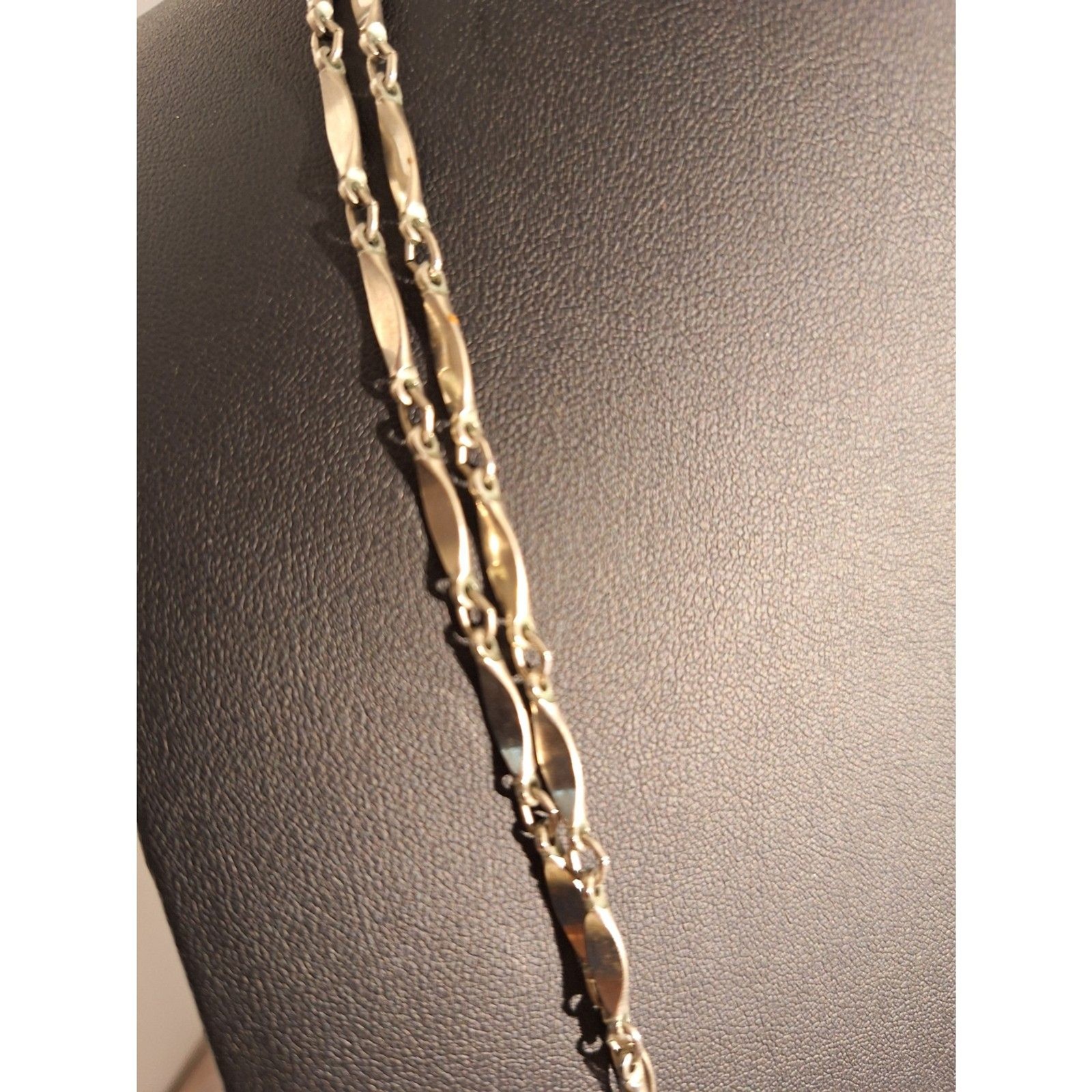 A Vintage Silver Tone Elongated Bar Link Necklace Elegant Minimalist Y2K
