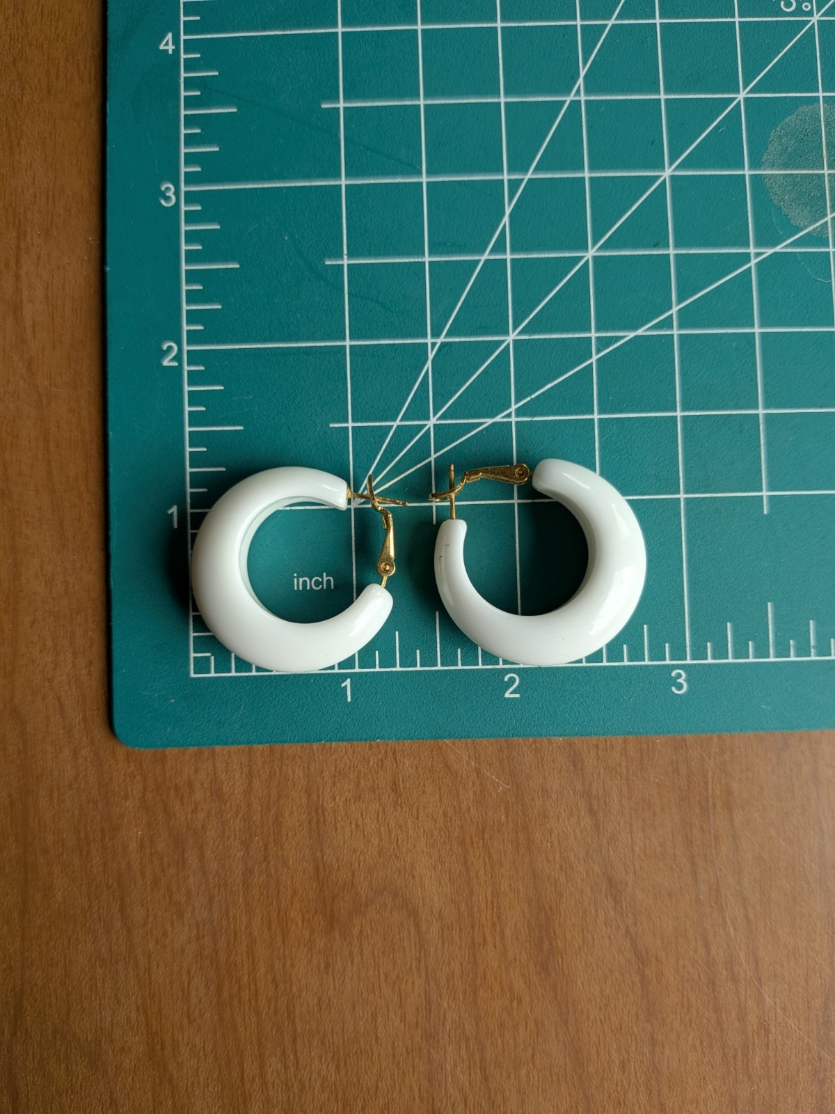Vintage Classic TRIFARI Acrylic WHITE Hoop Gold Tone 1 ¼” Pierced Post Earrings
