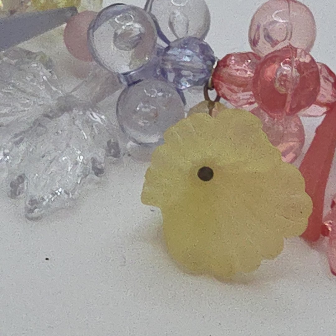 VINTAGE floral fruit salad leaves Necklace Beads Pastel Clear Costume 17″