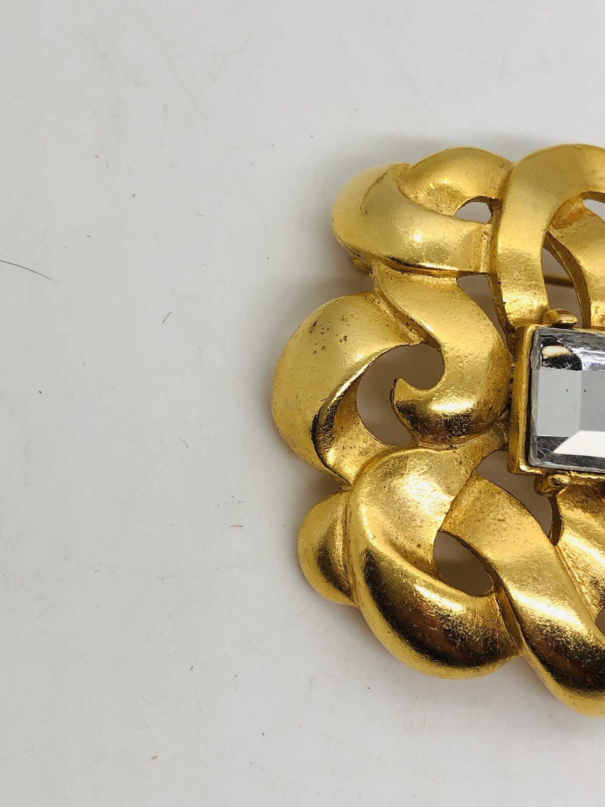 LCI Liz Claiborne brooch goldtone square rhinestone ribbon swirl brooch