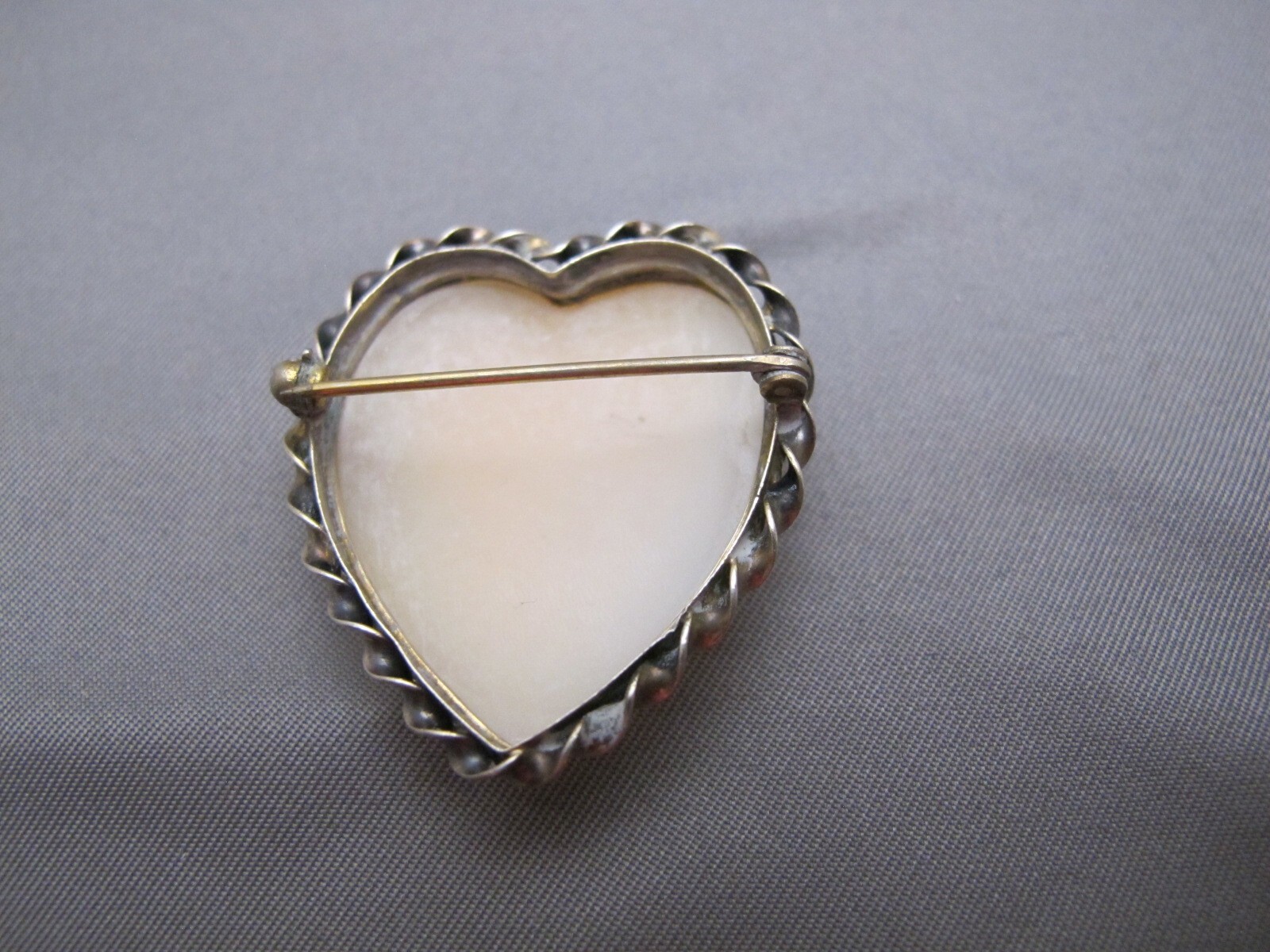 Antique HEART SHAPED SHELL CAMEO BROOCH-Gilt Silver Twist Frame