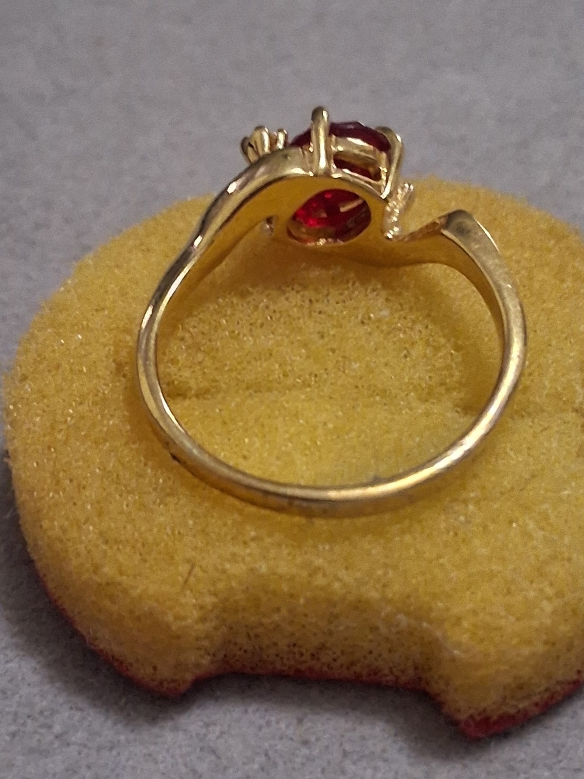 Red glass oval cut & crystal accent ring, gold tone SZ 6.75