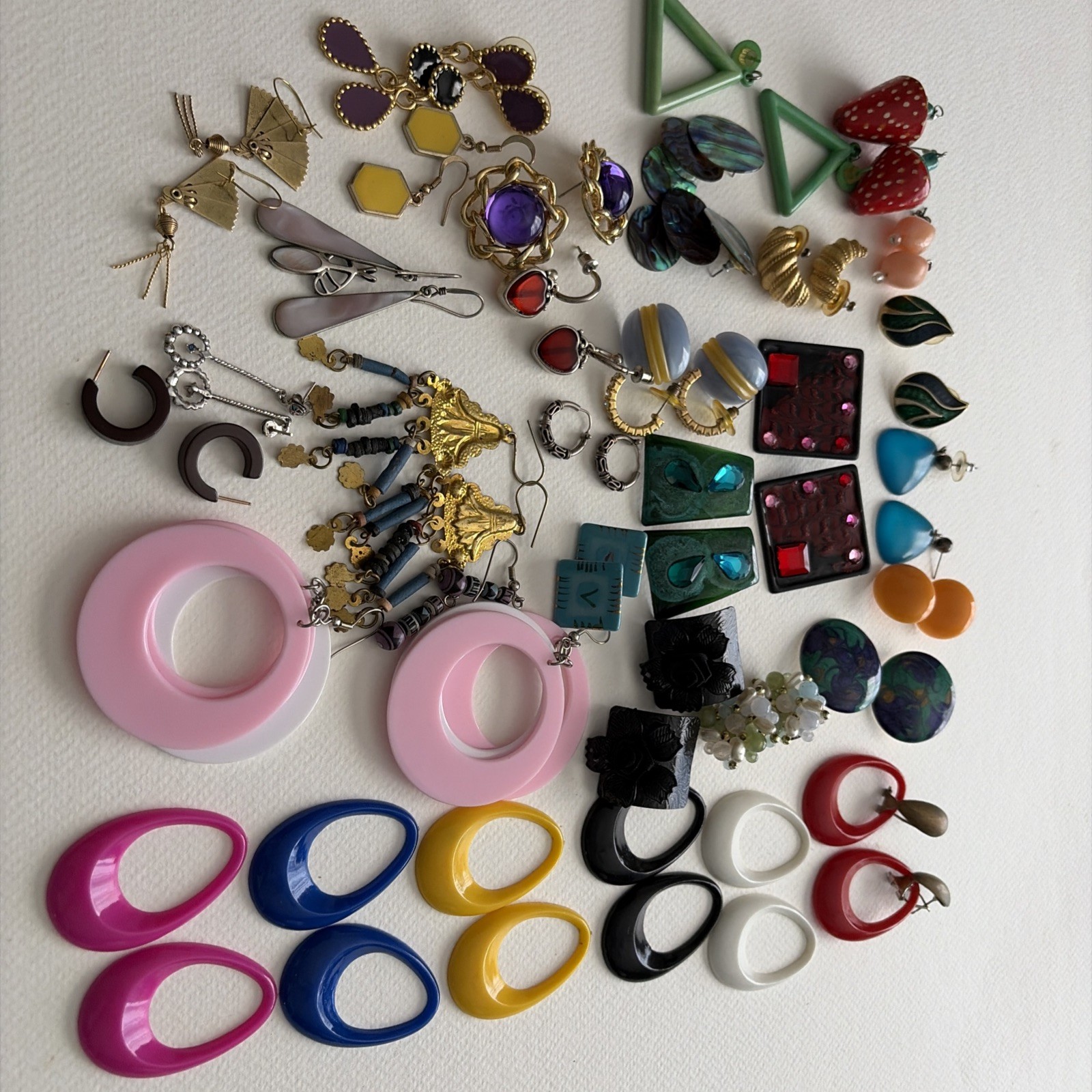 vintage Retro Lat Of 33 Pairs Of Pierced Earrings