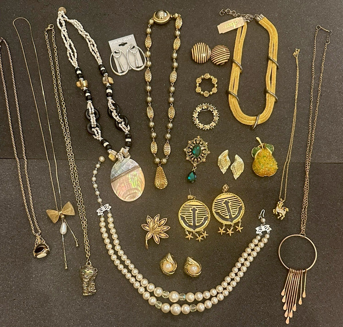 Vintage Estate Costume Jewelry Lot! Brooches and more!