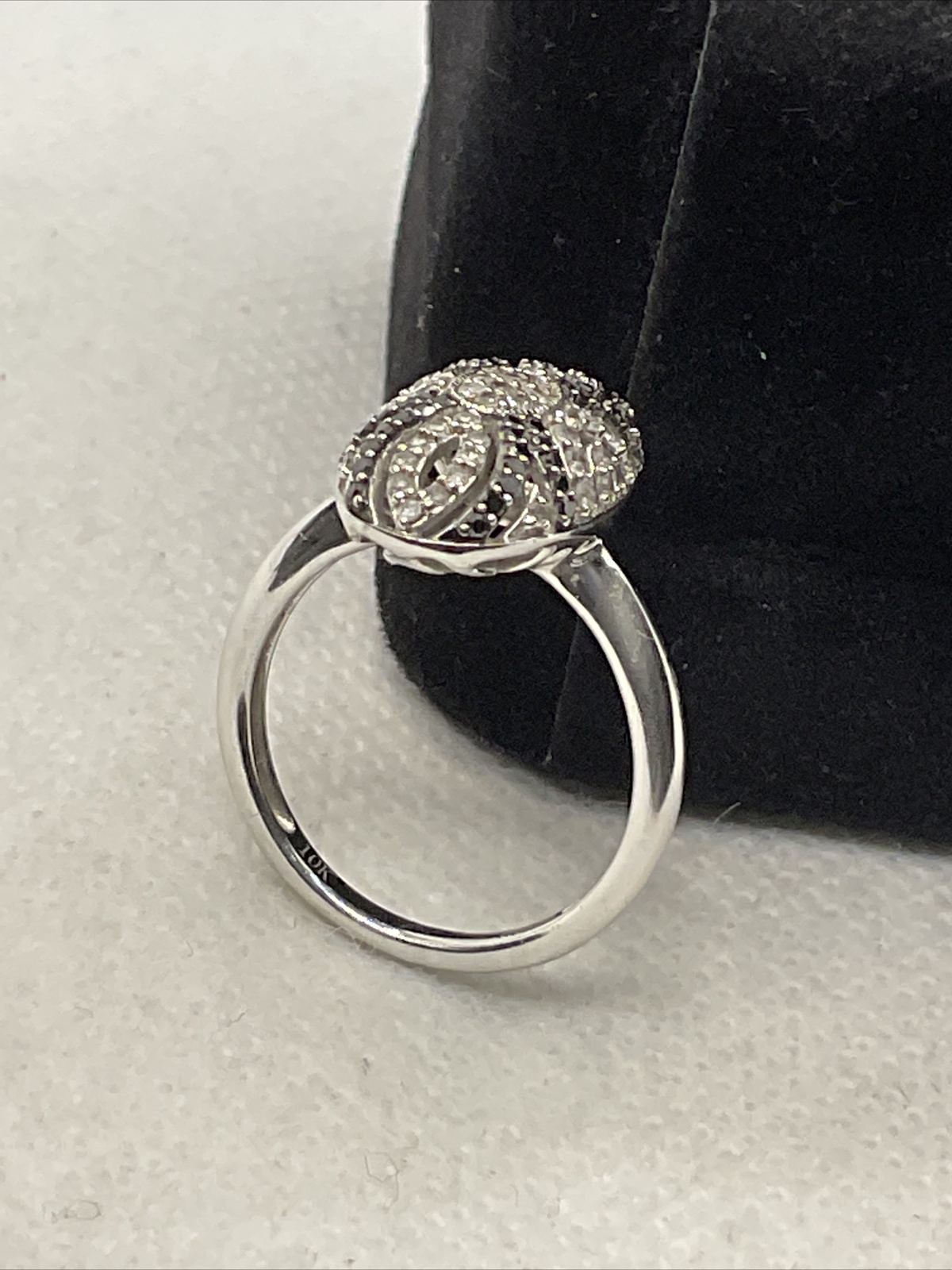 VINTAGE Solid 10K White Gold Black & White Diamonds DOME Style Ladies Ring 4gr.