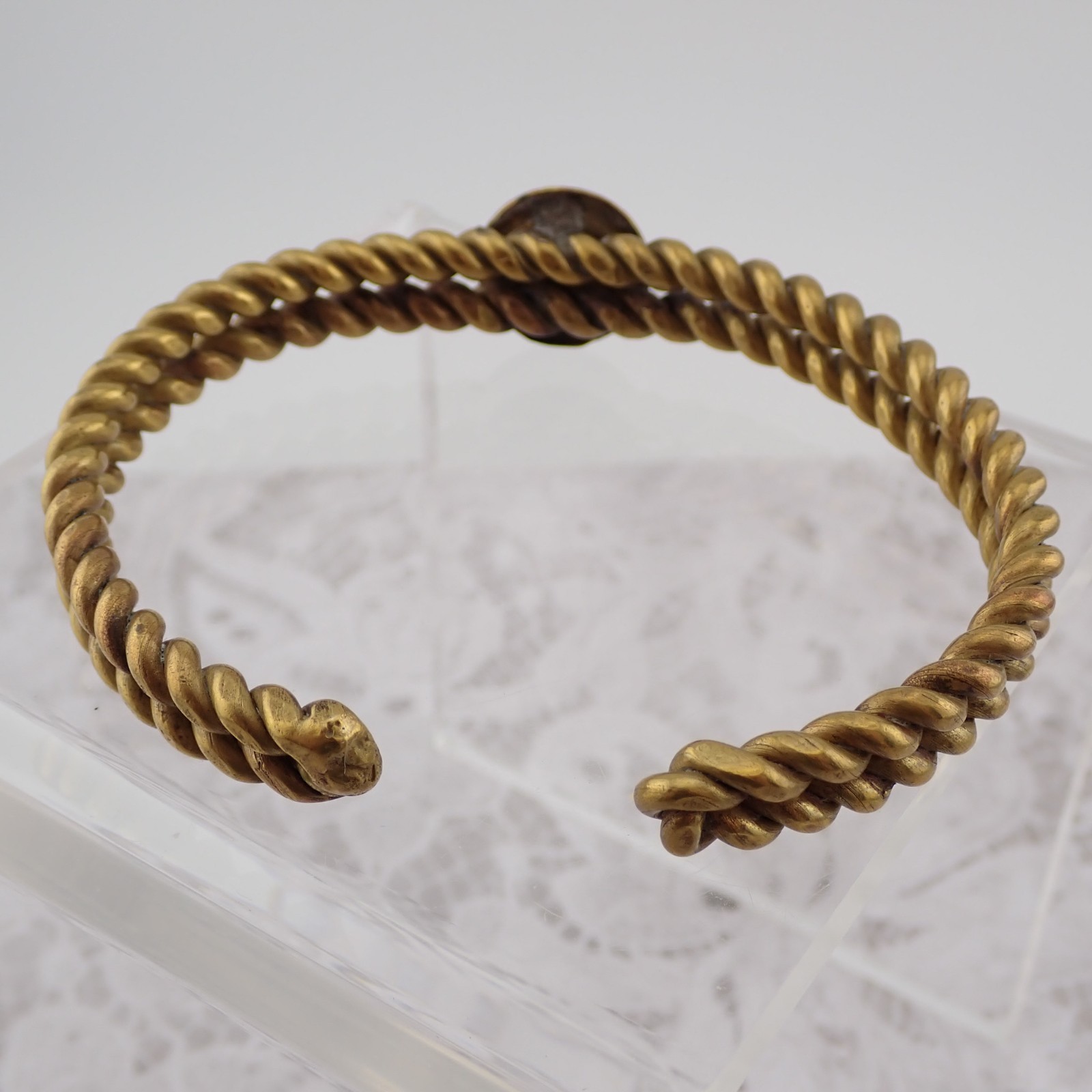 VTG Brutalist Brass Twist Rope Red Glass Distress Cabochon 6 3/4″ Cuff Bracelet