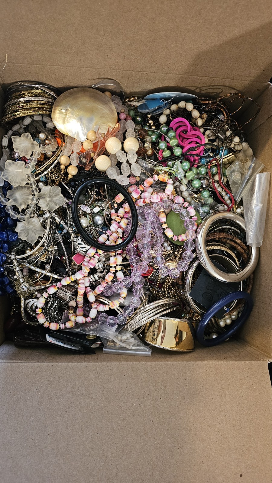 COSTUME VINTAGE JEWELRY Assortment TRIFARI MONET BAKELITE More 20 Lbs LOT