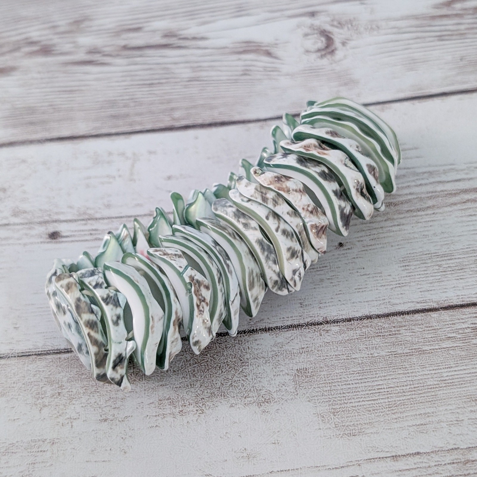 Vintage Stretch Bracelet Green/White/Brown Shell? Statement Chunky