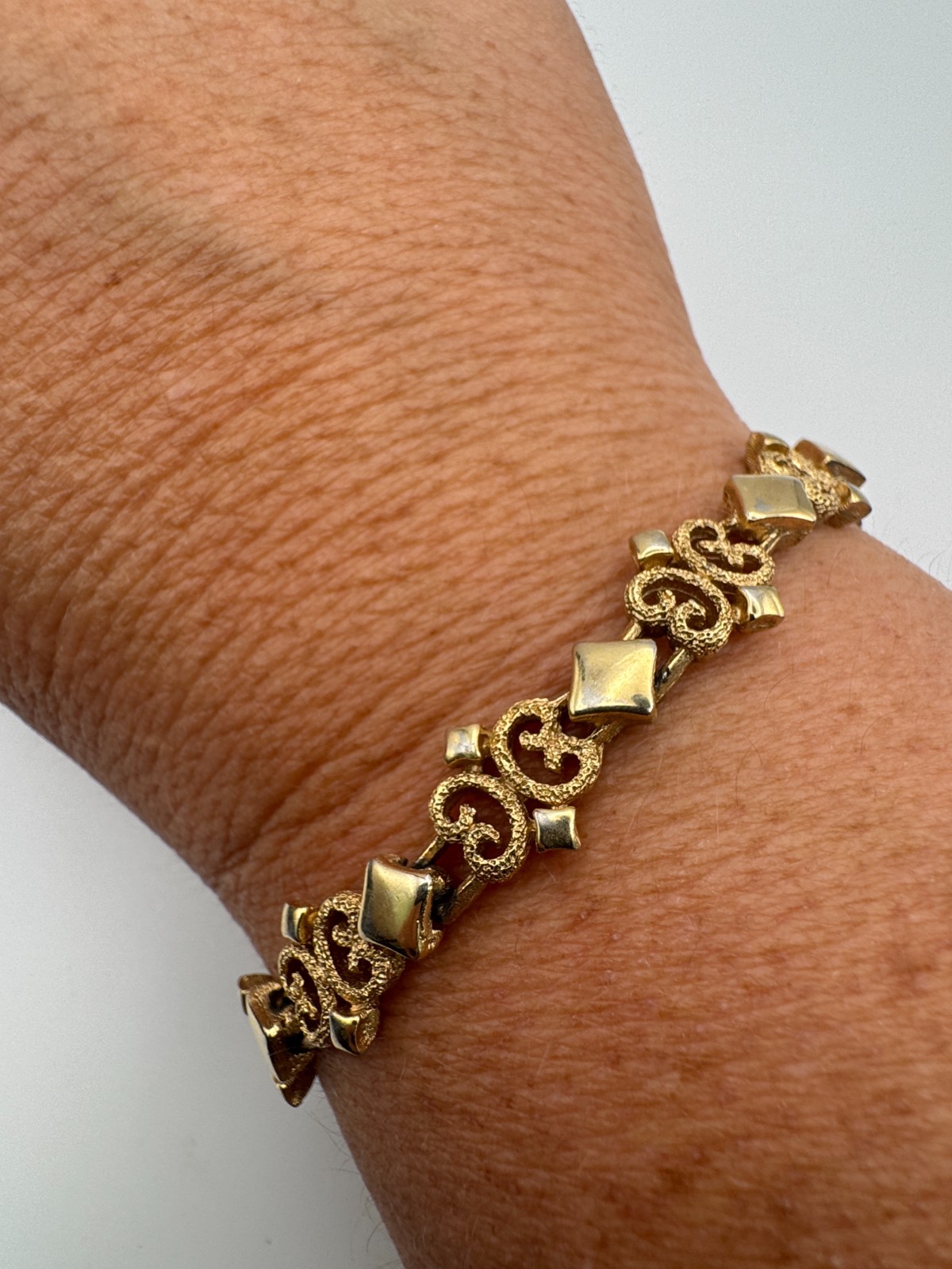 Vintage Avon Bracelet Precious Pretenders Gold Tone Scroll Link 1971