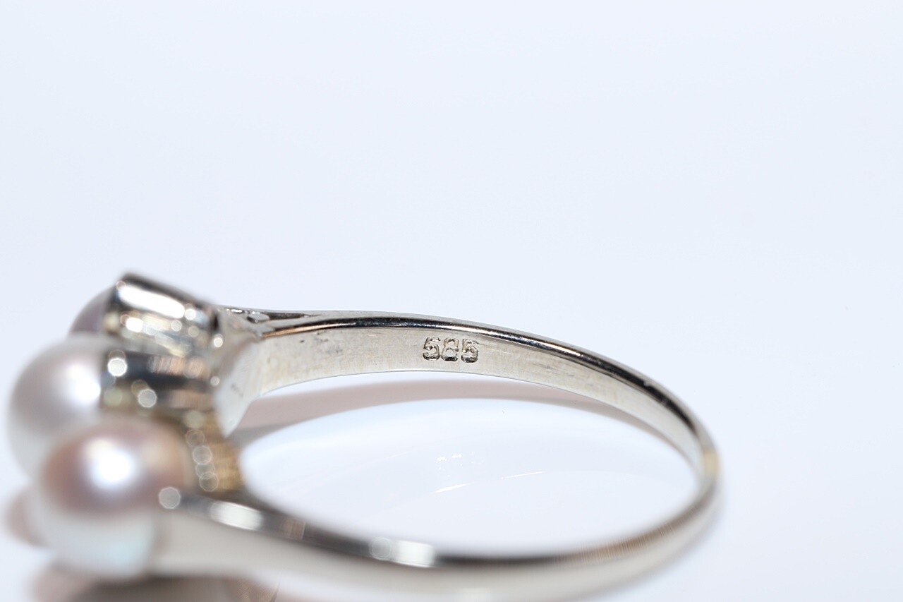 Vintage Circa 1970s handcrafted 14k Gold Natural Diamond And Pearl Ring