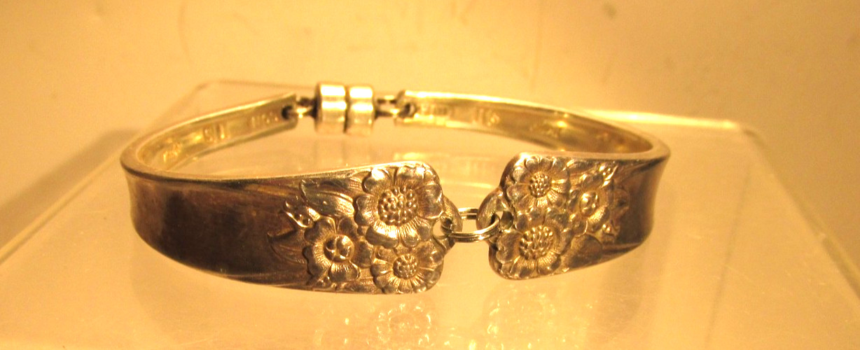 Wonderful Vintage Silver Plate Spoon Bracelet W/ Magnet Clasp 7” length
