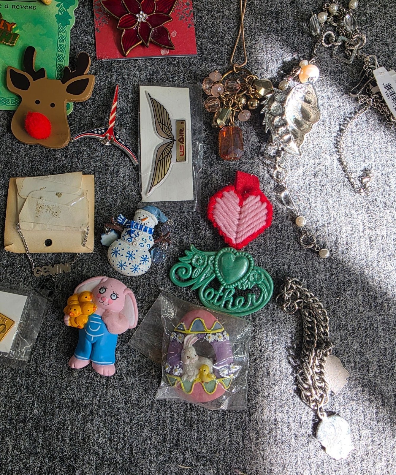 Vintage Jewelry Collectibles Lot Pins Ornaments Necklaces Bracelets Holiday