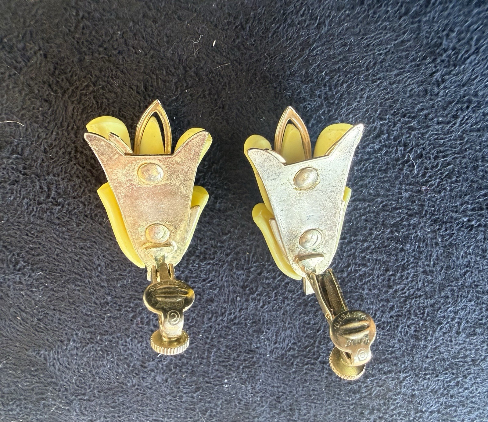 Vintage Pale Yellow Coro Jewelry Set. Necklace , Bracelet , & Screw on earrings