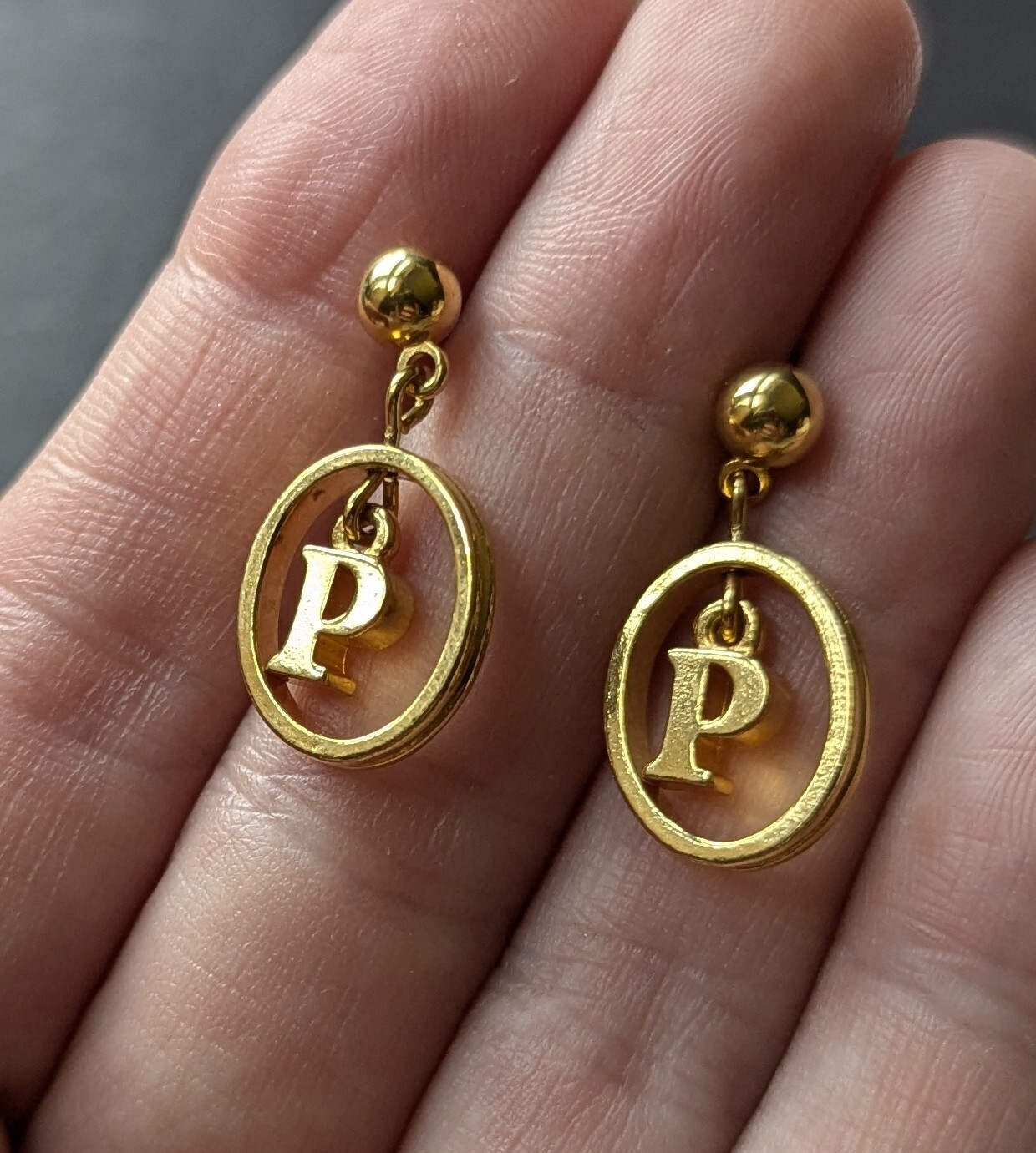 Vintage Pair GOLD Tone POST Stud DANGLE Monogram Letter P Initial 1″ EARRINGS