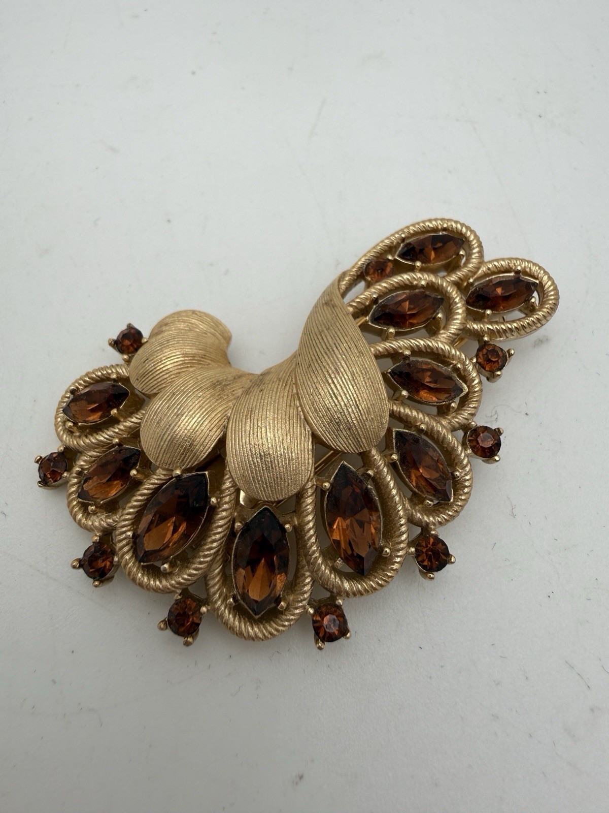 Vintage Crown Trifari Amber Rhinestone Gold Tone Fur Dress Clip Brooch 2.25”