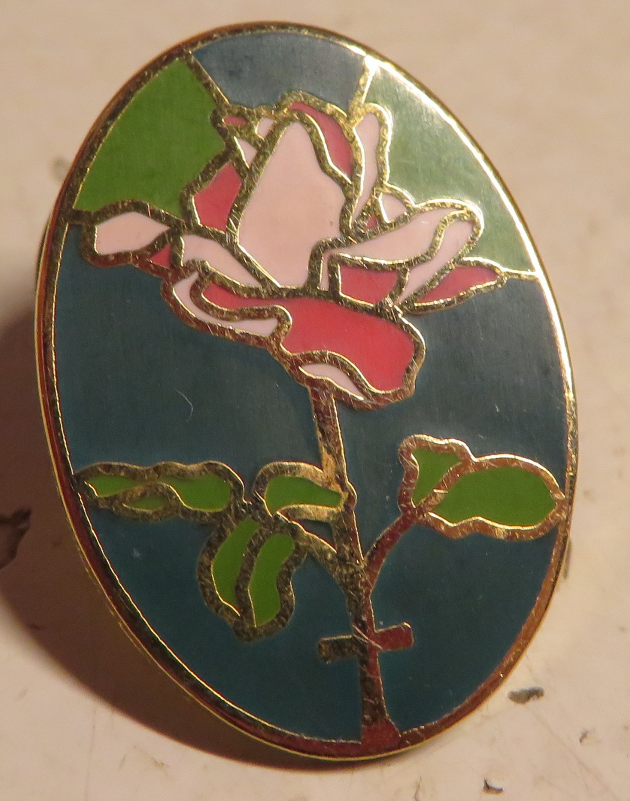 Pink Iris Rose Flower Cross Gold Tone Vintage Lapel Pin Valley Casting Hat 7/8″T