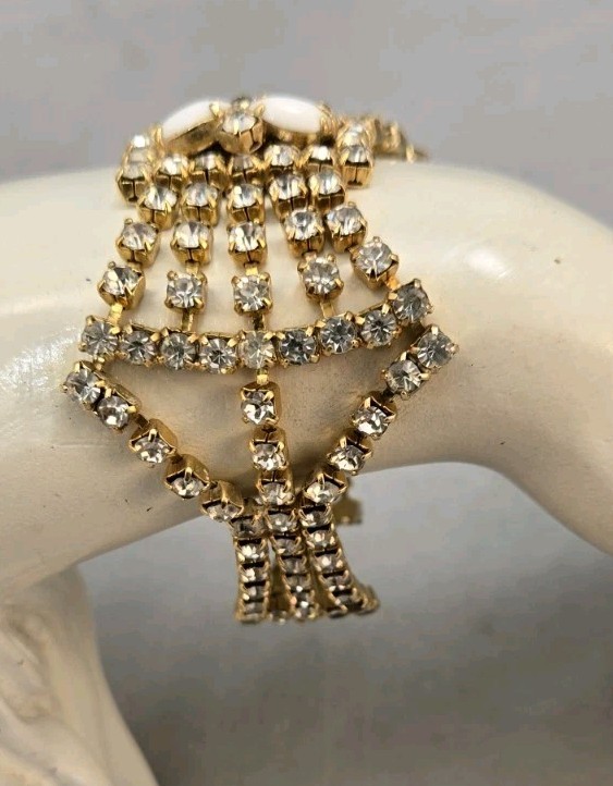 Wide Prong Set Rhinestone Gold Tone Metal Vintage Runway Retro 7.25 in Bracelet