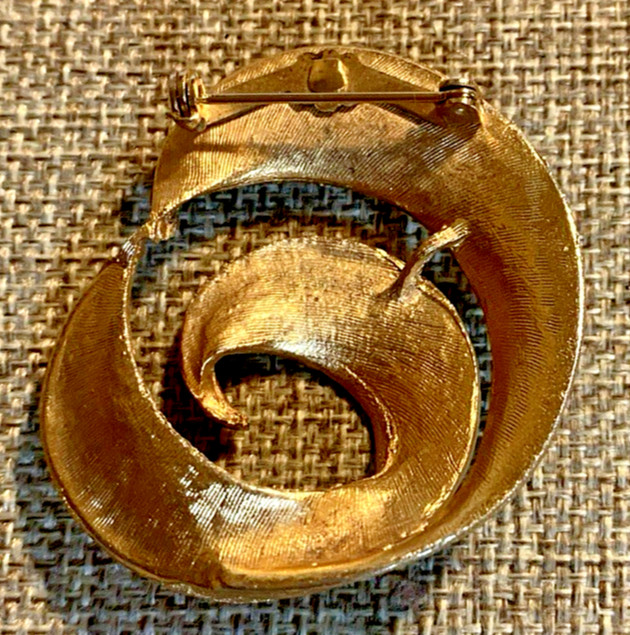 Vintage Brooch Pin Lot of 4 Gold Tone Swirl, Ribbon, Faux Pearl, Oval Teardrop