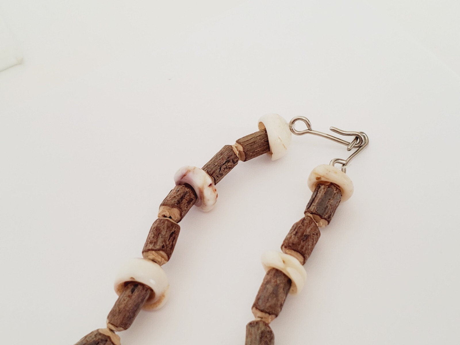 Neat Handmade Vintage Puka Shell & Wood Bead Necklace – 20″
