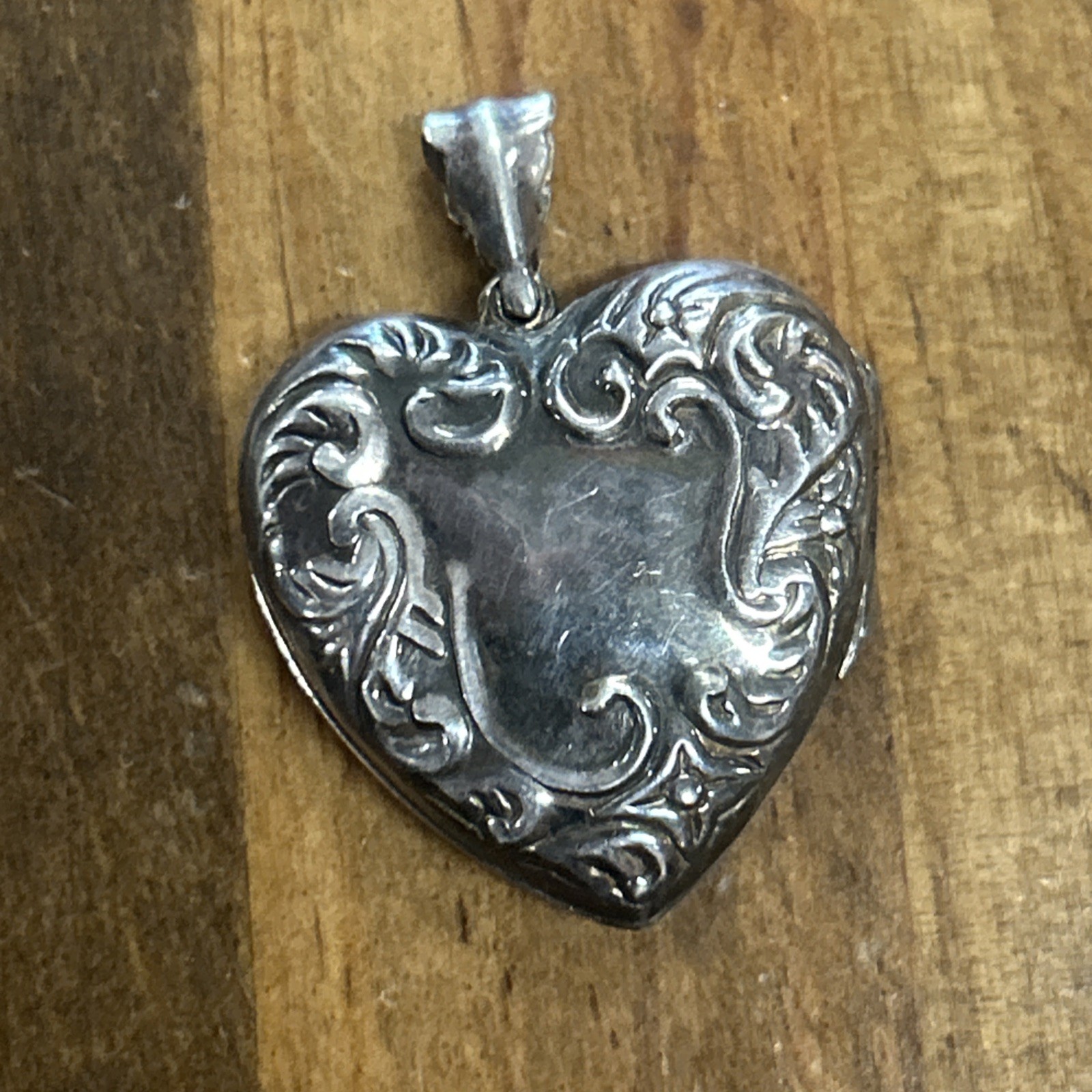 Vintage Ornate Art Nouveau Puffed Heart Locket Pendant 7.98 Grams