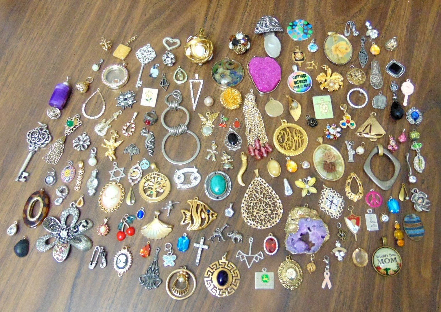 Huge Vtg lot of 141 Estate Pendants & Charms Mixed Materials And Styles