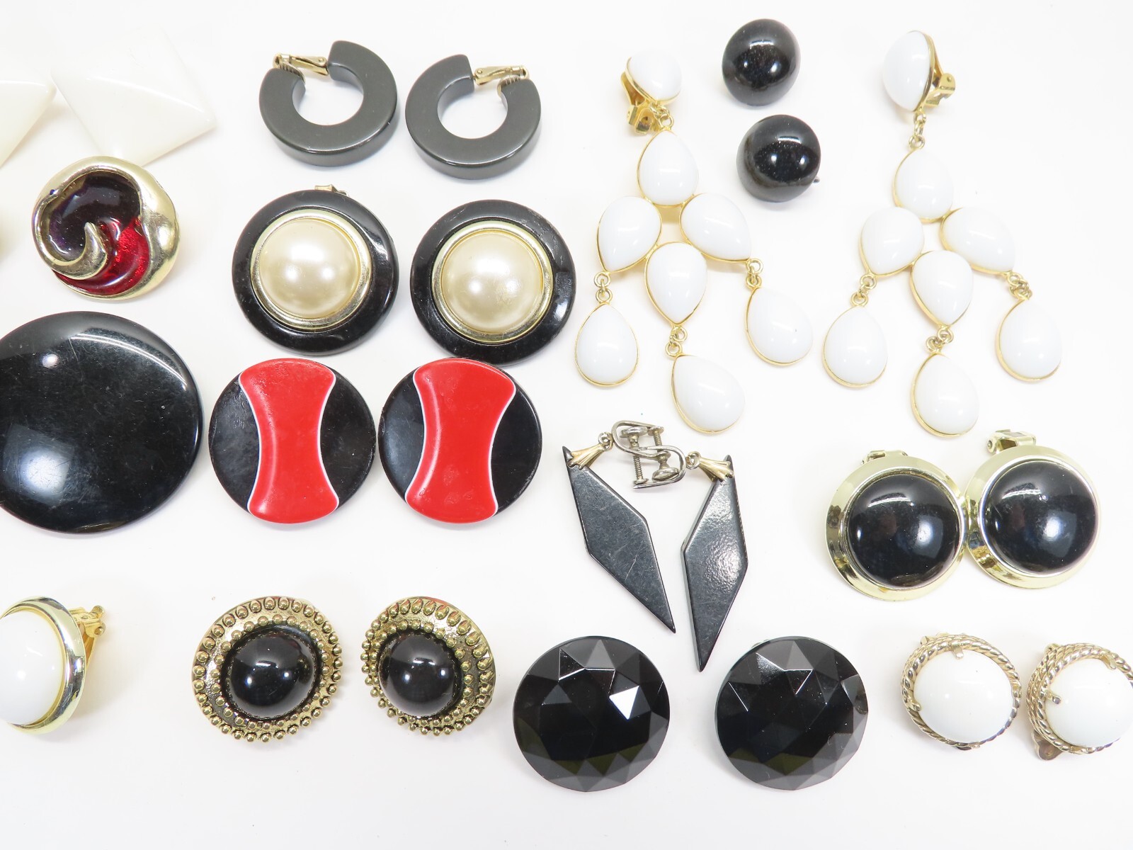 Vintage Earrings Jewelry Lot Red White Black Mix Match Cabochon (1) Jomaz D2380