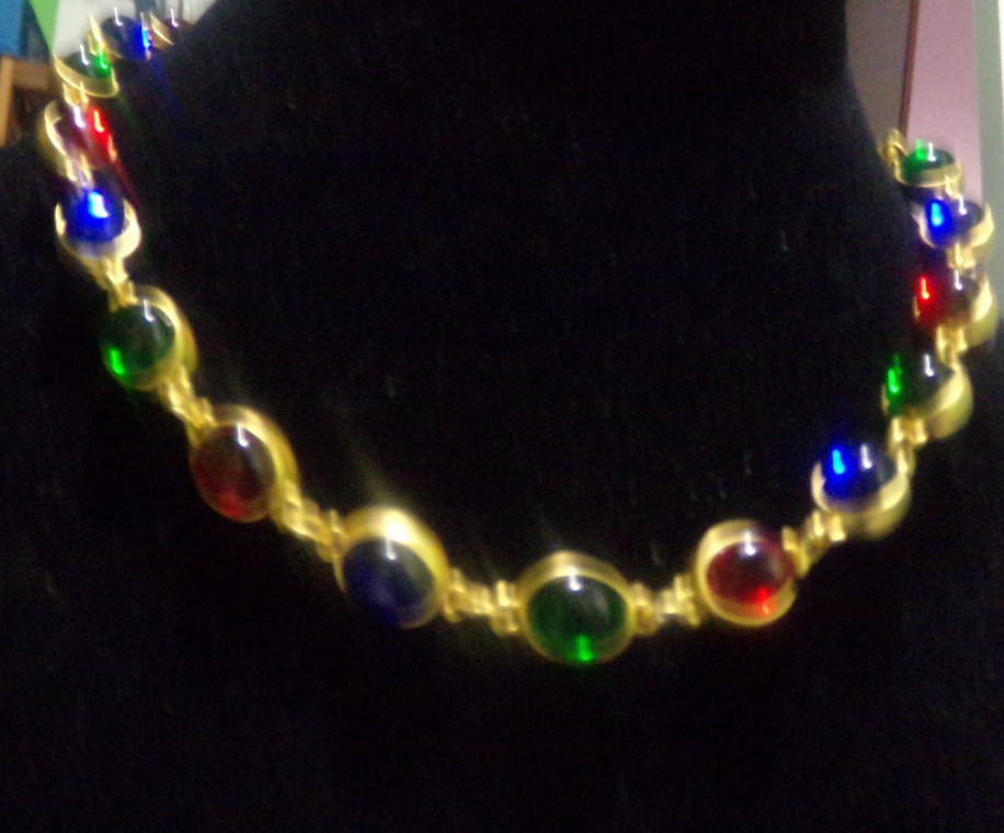 GOLDTONE MULTI COLOR LUCITE BEADS GRIPOX MOGUL STYLE NECKLACE