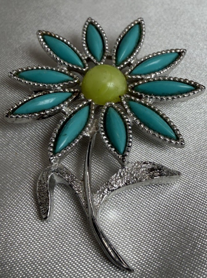 Sarah Coventry “Daisy Time” Turquoise Lime Green Flower Brooch Silver Tone MINT!