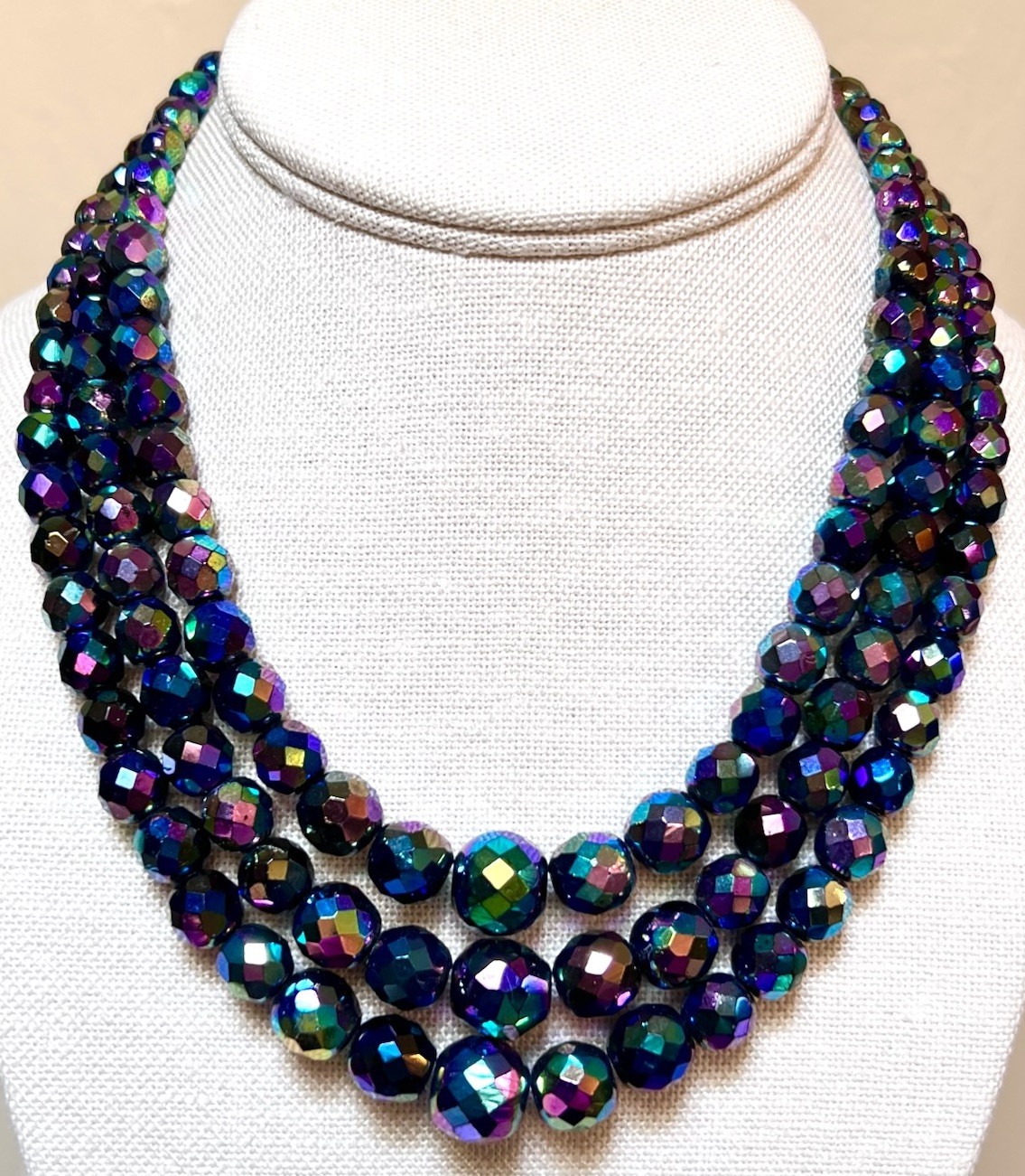BEAUTIFUL Vintage Iridescent Sparkling Black Peacock Bead 3 Strand Necklace
