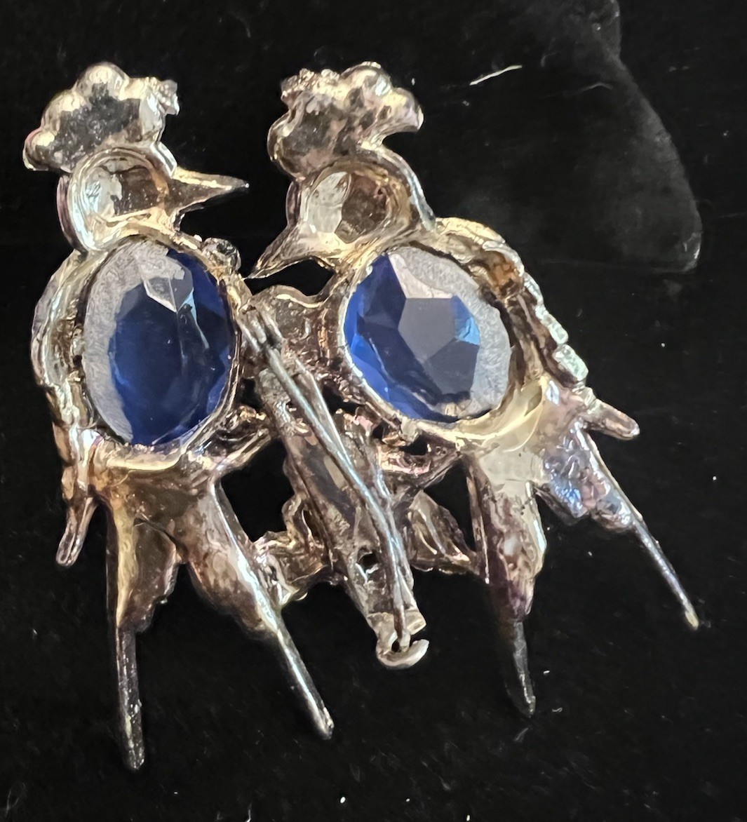 Vintage Gold Love Birds Brooch Pin 2-1/2 Inch Hard Plastic Resin Body