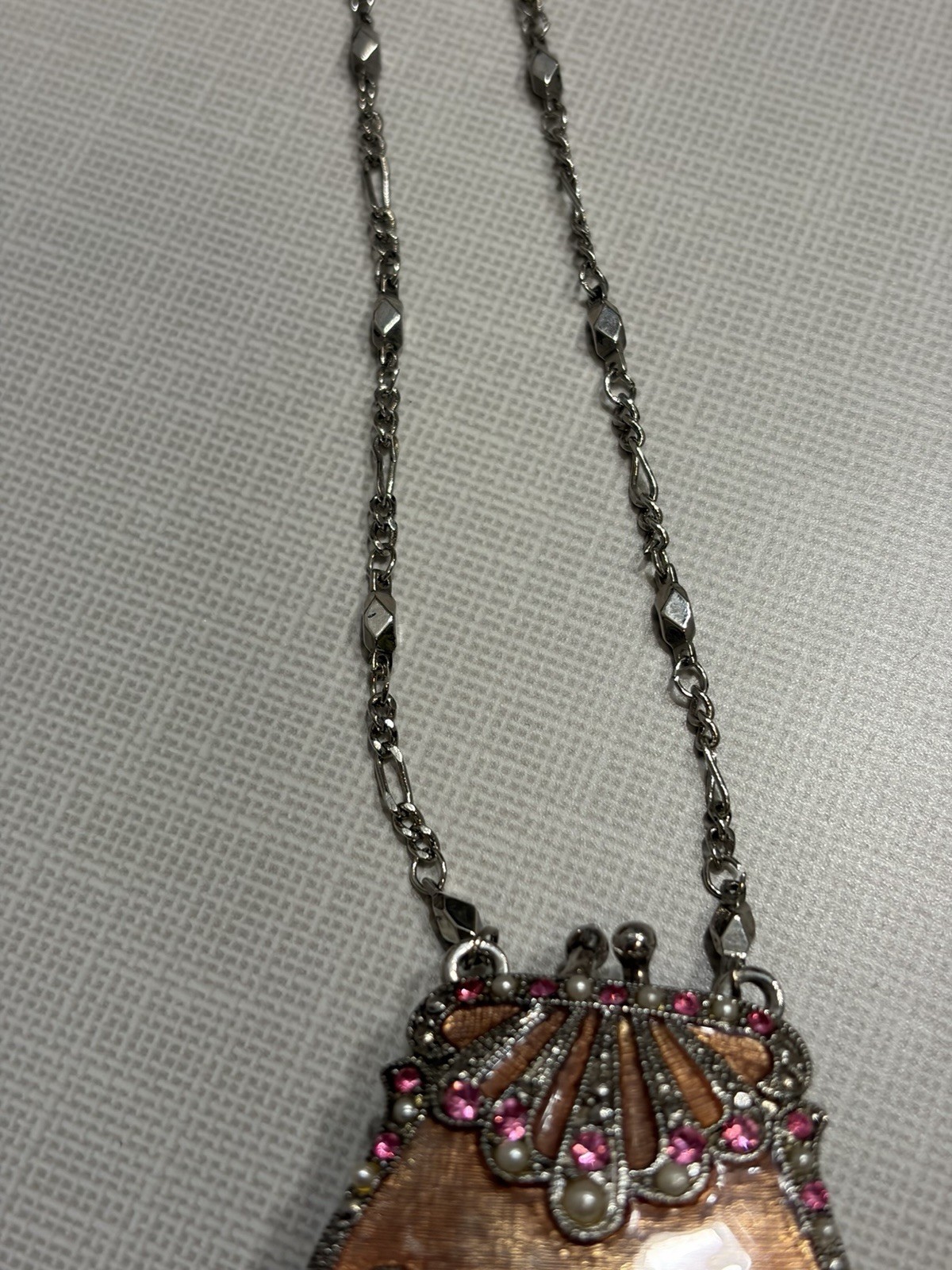 Nordstrom VCLM Signed Pearl & Rhinestone Mini Purse Figaro Chain Necklace 22”