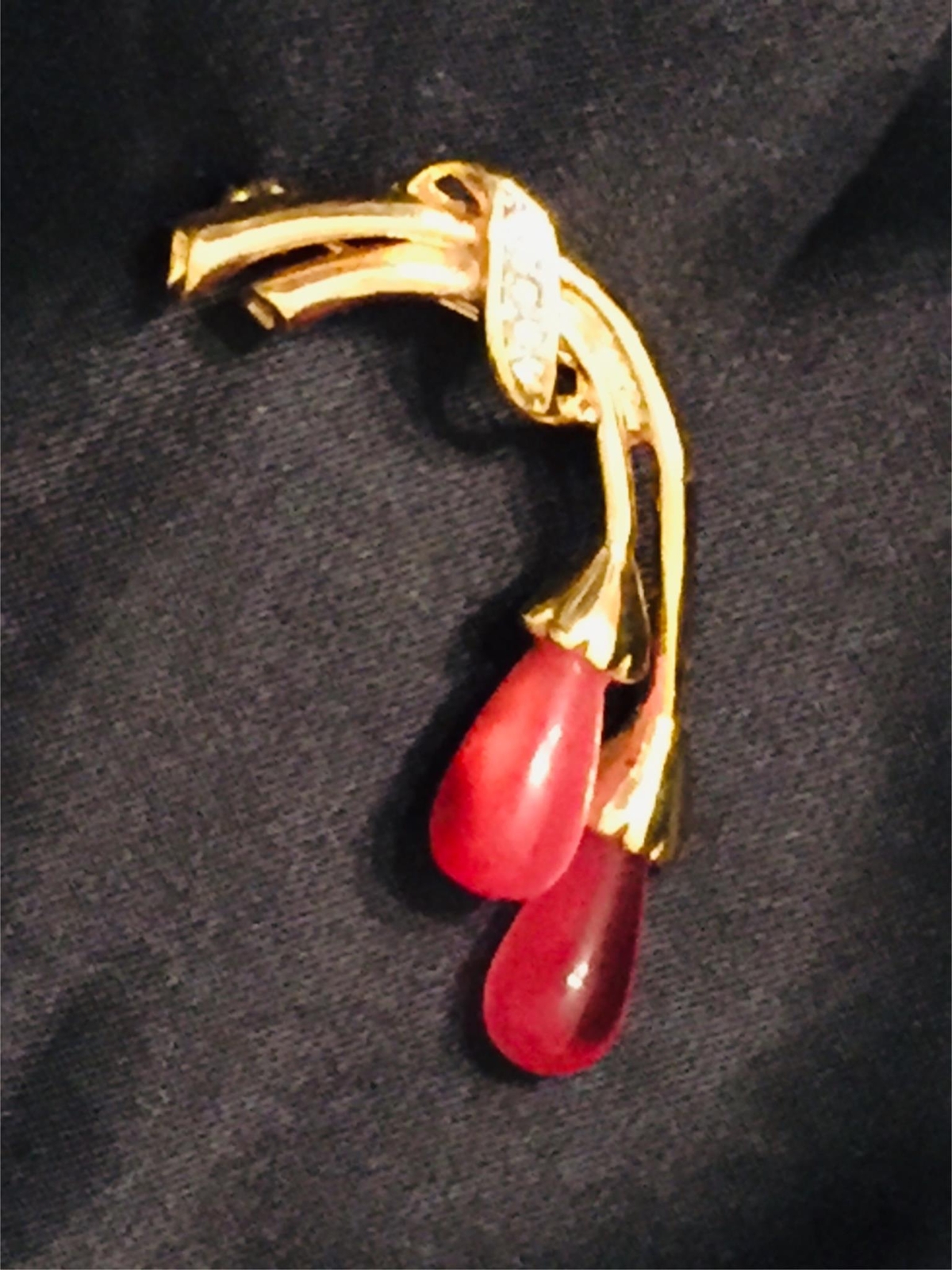 Fuchsia Red Bleeding Heart Flower Lucite Teardrops Brooch Pin 1980s