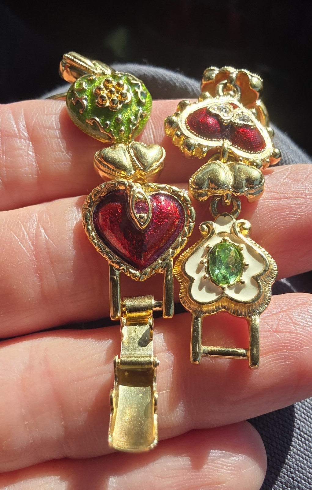 Vtg “Joan Rivers” Hearts Flowers faux pearl Bracelet Enamel Heart Charm Signed