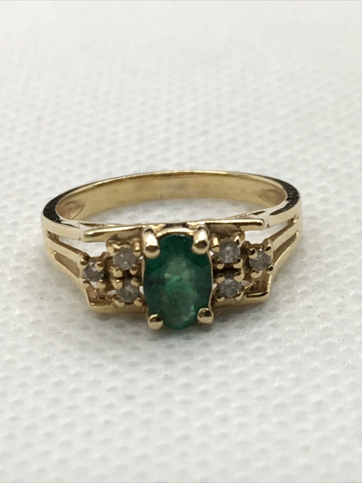 VINTAGE 14K Yellow Gold 0.31CTW Emerald & 0.05CTW Diamonds Handmade Ring 2.1gr.
