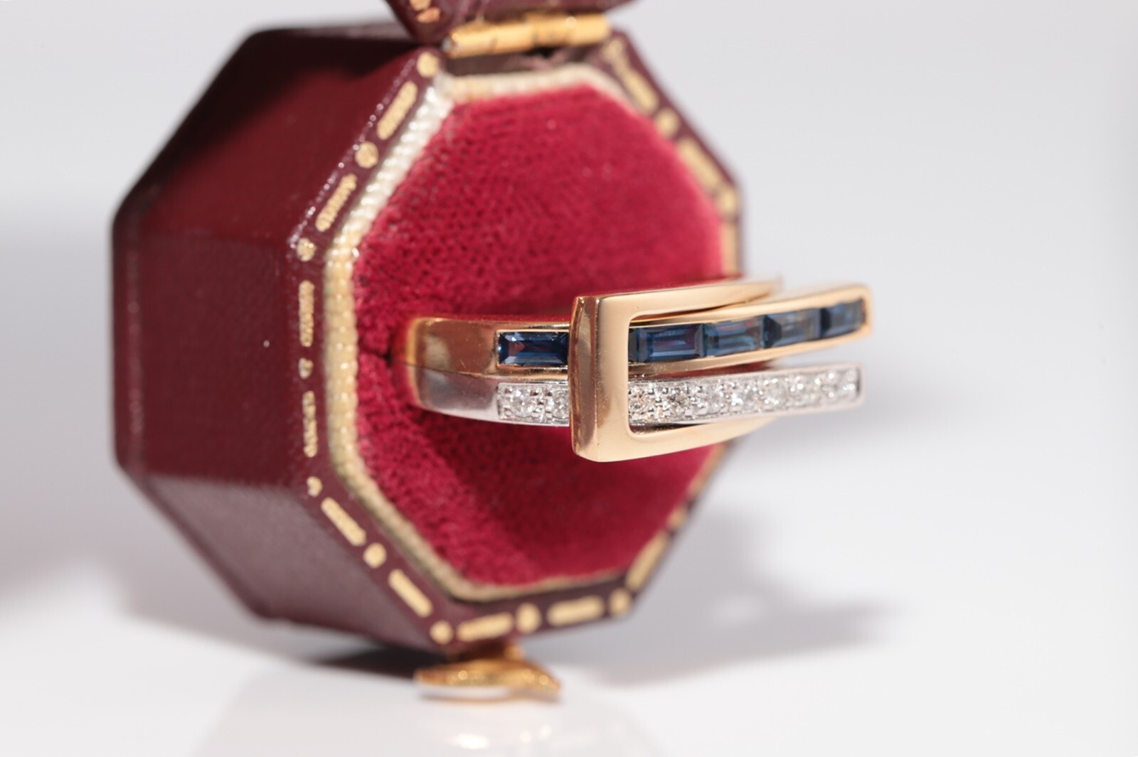 Vintage Circa 1990s 18k Gold Natural Diamond And Baguette Cut Sapphire Ring