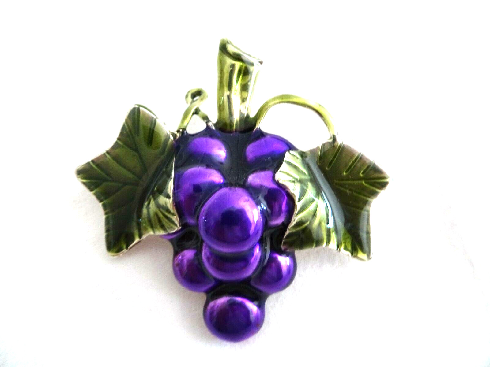 Vintage PIN/BROOCH/PENDANT Bunch of Grapes Enamel Paint 2 1/2″ x 3″