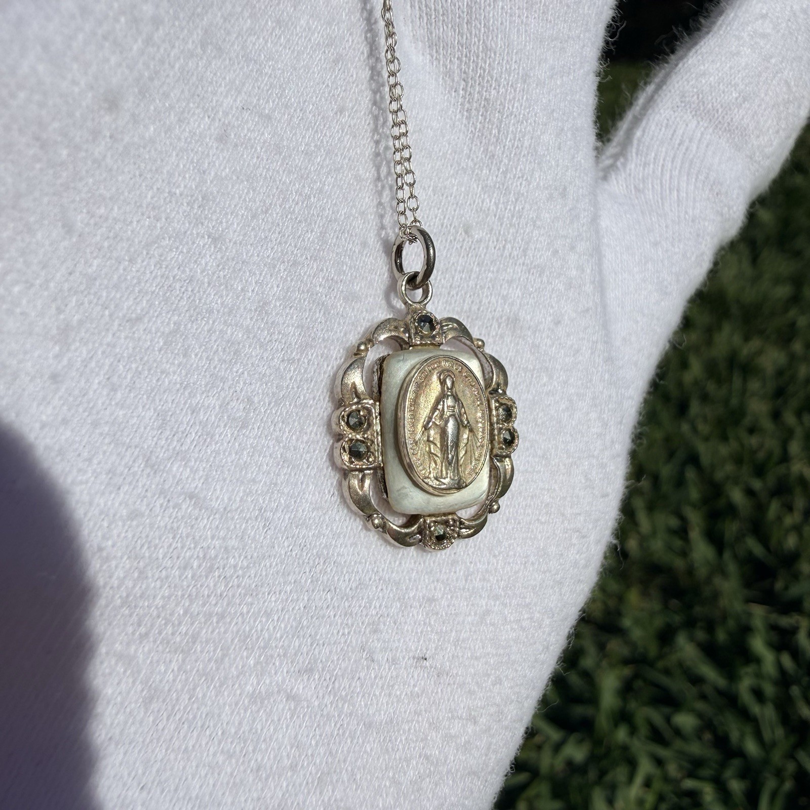 Vintage THEDA Sterling Silver Virgin Mary Miraculous Medal Pendant Necklace