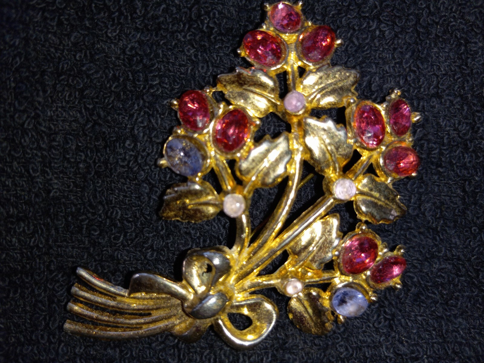 VINTAGE BROOCH ROSE & VIOLET CRYSTAL FLOWERS GOLD TONE 2.5″x 2″ STUNNING ESTATE