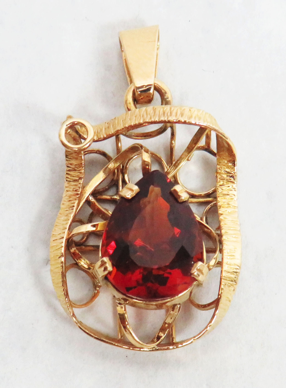 VINTAGE 18K GOLD & 6.48ct REDISH BROWN SPINEL PENDANT